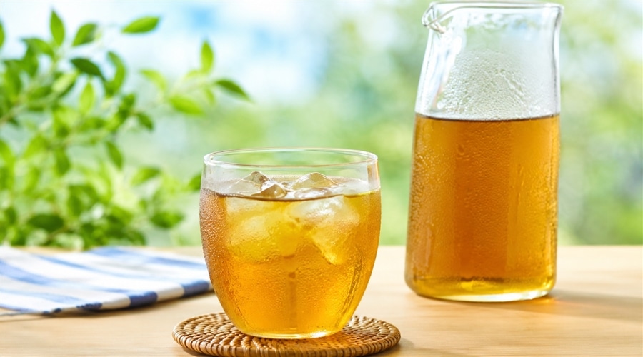 ノンカフェインで飲みやすい麦茶や水