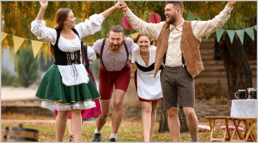 オクトーバーフェストを彩る伝統的な服装