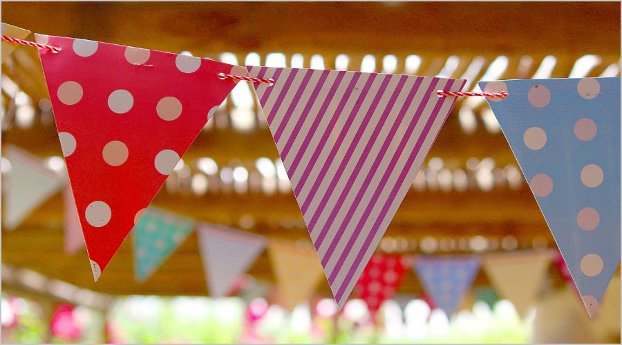 店舗装飾におけるガーランドの役割