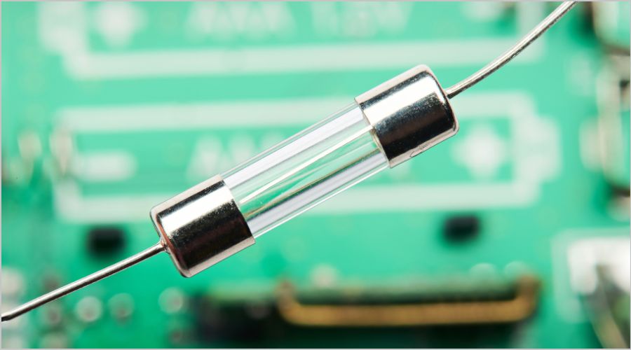 初心者必見！ヒューズとは？具体的な仕組みと交換方法