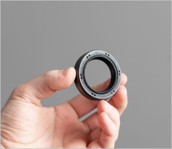 オイルシールとは？構造や選び方、主要な機能を徹底解説！