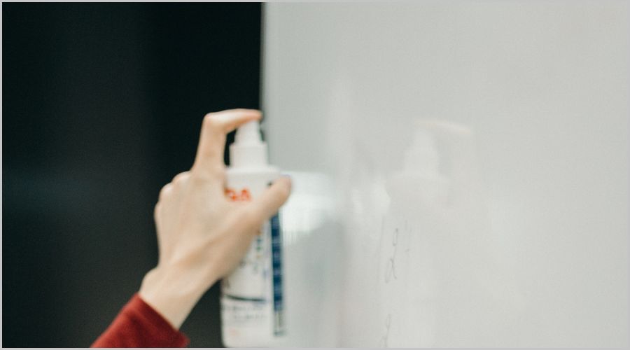 方法2: 市販のクリーナーを使う消し方