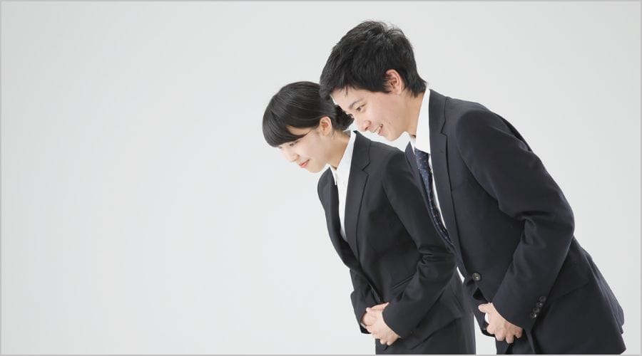 お客様へのお茶出しマナーの基本と重要性