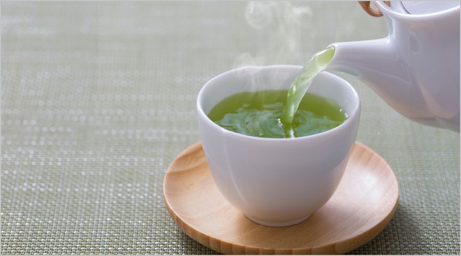 ビジネスシーンでのお茶出しマナー｜湯呑・茶托の正しい扱い方と基本マナー