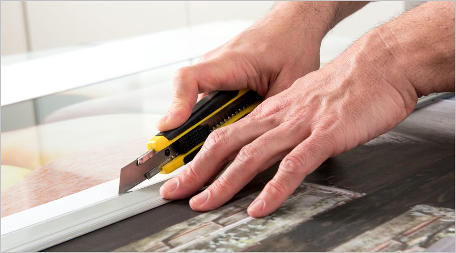 カッターナイフ使用時の注意点と工夫