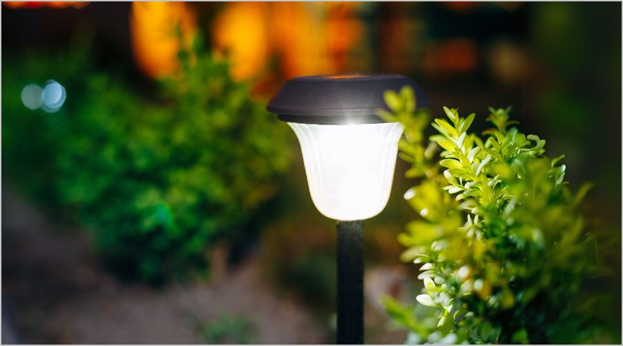 庭園灯の選び方と設置法｜美しい庭を作るコツとポイント