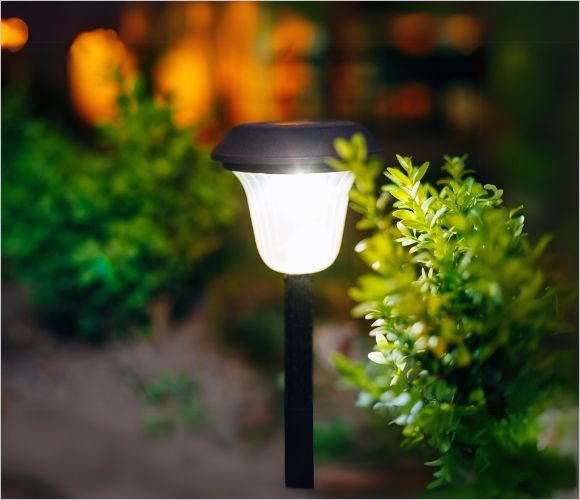 庭園灯の選び方と設置法｜美しい庭を作るコツとポイント