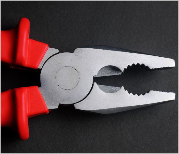 プライヤーとは？ニッパーとの違いや基本を押さえた初心者向けガイド