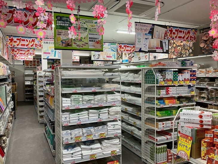 当店は、【食品包装資材】【包装用品】【文房具・事務用品】を取り揃え皆様のご来店をお待ちしております。売り場にない商品でもお取り寄せ致します。<br>その他なんでもお気軽にご相談ください。<br>【シモジマアプリ会員、オンラインショップ会員を大募集中!!】