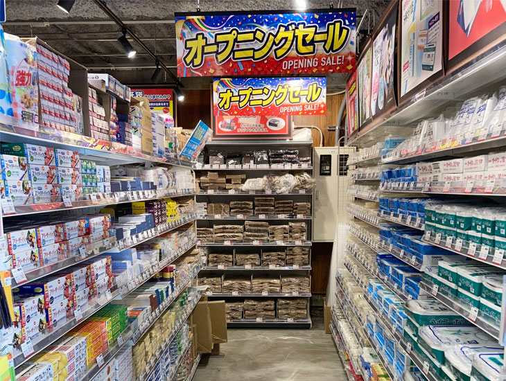 2023年6月20日に、神戸市中央卸売市場東部市場にてオープンいたしました。包装資材を中心に店内の商品だけでなく、各メーカー品含めお取り寄せ可能です。また、別注品のご相談も賜りますので何なりとご相談ください！スタッフ一同、ご来店を心よりお待ち申し上げます。