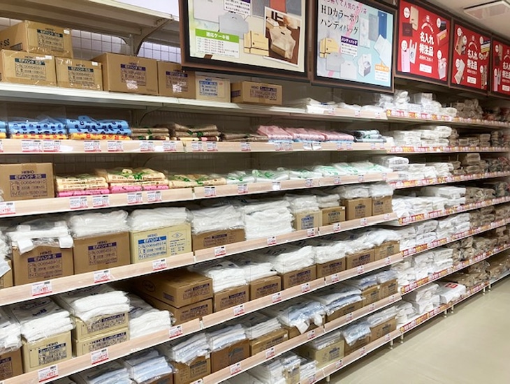 当店は、食品包材・包装用品・店舗用品・文具事務用品を豊富に取り揃え、皆様のお役に立つ地域密着型店舗として頑張ってまいります。お得にお買い物いただけるアプリ会員、シモジマオンライン会員を大募集！！スタッフ一同、皆様のご来店を心よりお待ちしております。