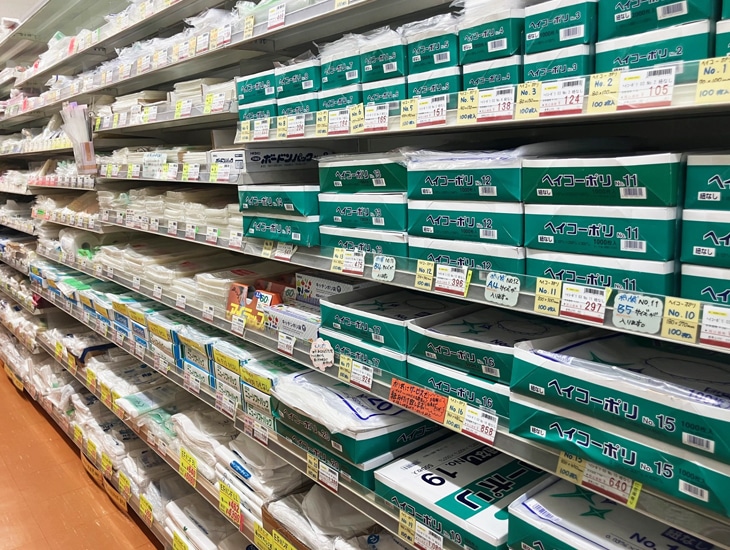 ラッピング用品やイベントグッズを中心に、幅広い商品を取り揃えた店舗です。<br>日常使いから業務用途まで、さまざまなニーズに対応しています。是非ご来店ください。