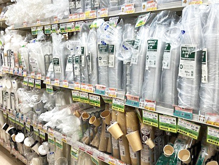 地域No.1の品揃え！12000アイテムを展開中です。売り場にご希望の商品が無くても、取り扱いできる商品は取り寄せ対応が可能です。お気軽にお声がけください。