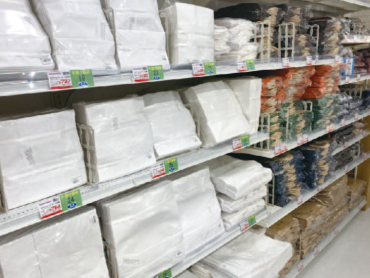 シモジマ大須店は、テイクアウト用資材や紙袋等の包装用品を取り揃え、飲食店様をはじめ、企業様から個人様まで気軽にご利用頂けます。地域の皆様へ愛されるお店を目指しております。シモジマアプリのご入会でさらにお得にお買物をして頂けます。スタッフ一同お客様のご来店を心よりお待ちしております。