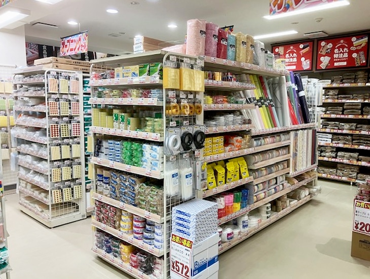 当店は、食品包材・包装用品・店舗用品・文具事務用品を豊富に取り揃え、皆様のお役に立つ地域密着型店舗として頑張ってまいります。お得にお買い物いただけるアプリ会員、シモジマオンライン会員を大募集！！スタッフ一同、皆様のご来店を心よりお待ちしております。