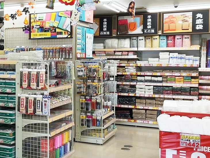 当店は、食品包材・包装用品・店舗用品・文具事務用品を豊富に取り揃え、皆様のお役に立つ地域密着型店舗として頑張ってまいります。お得にお買い物いただけるアプリ会員、シモジマオンライン会員を大募集！！スタッフ一同、皆様のご来店を心よりお待ちしております。